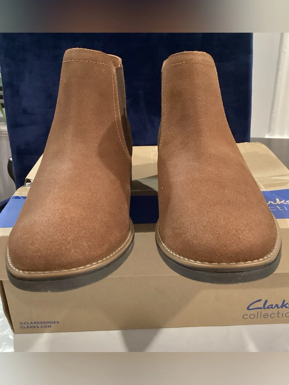 Clarks Emmet Easy Men’s Chelsea Boots Cola Brown Suede Size 10 M NIB